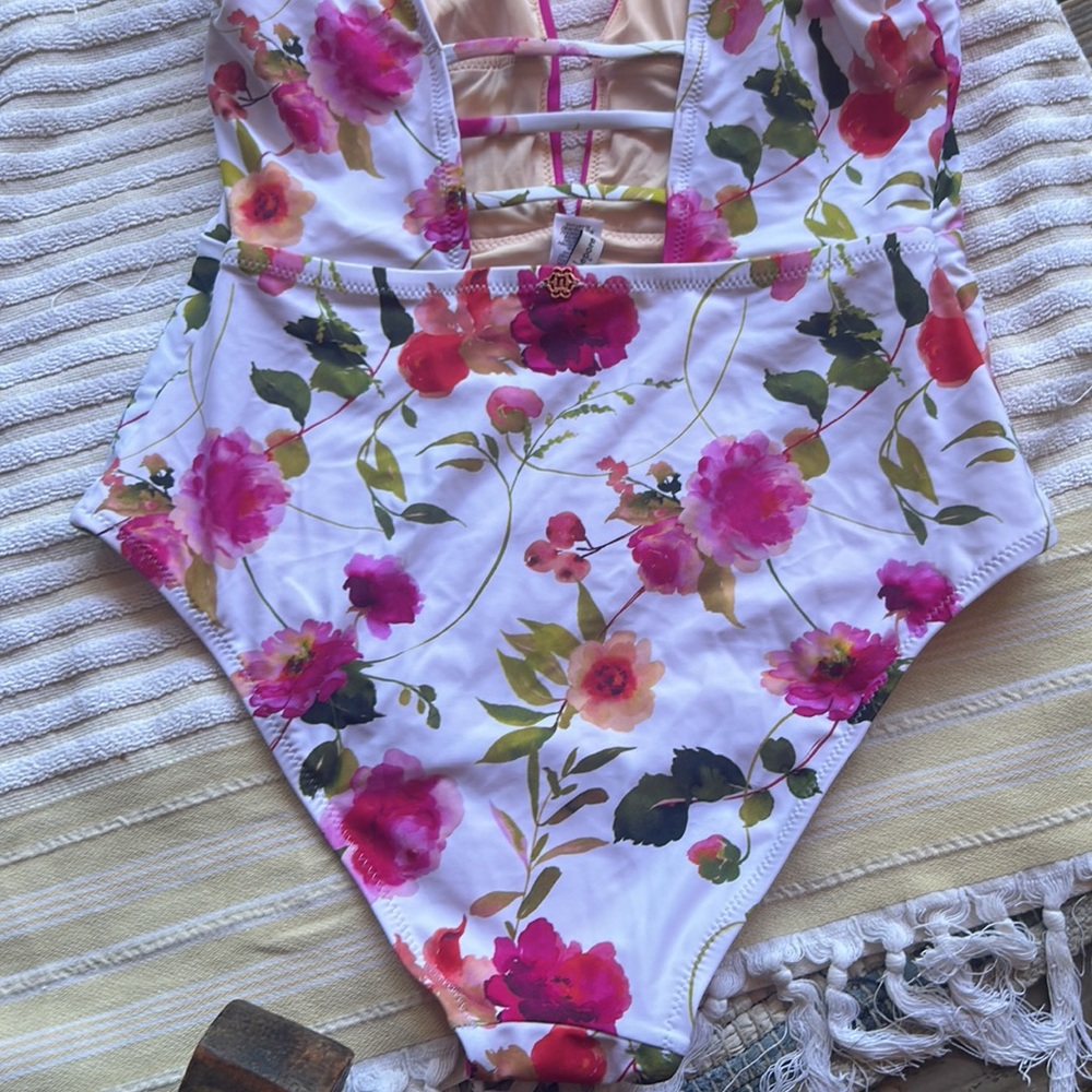 NEW NANETTE LEPORE Floral Plunge one piece Swimsuit size 6/8 - Picture 11 of 12